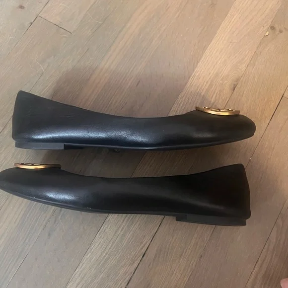 Tory Burch Black Flats with Gold Emblem - Picture 5 of 8